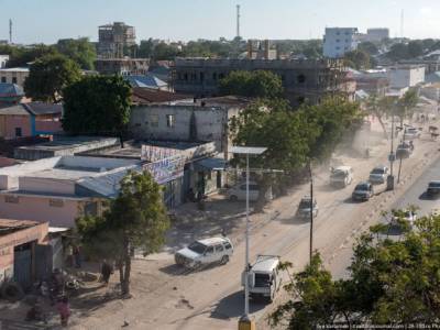 По меньшей мере 10 человек погибли в результате нападения смертника в столице Сомали - unn.com.ua - Киев - Сомали - Могадишо - Нападение