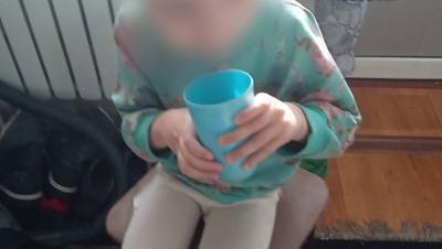 От голода жевала одеяло: в Ростовской области мать связывала девочку колготками и не давала еды - bloknot.ru - Ростовская обл. - Новошахтинск