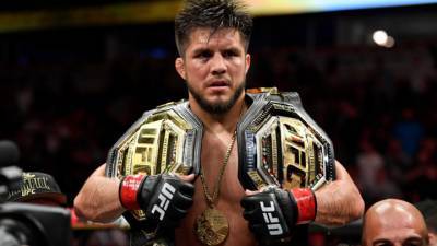 Генри Сехудо - Ян Петр - Экс-чемпион UFC обвинил Стерлинга в "притворстве ради титула" - vesti.ru