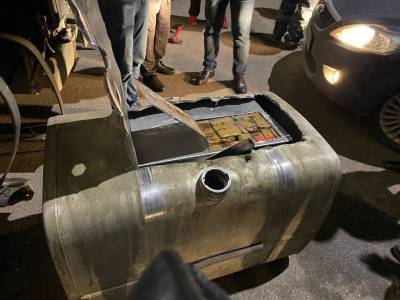 Северо-Западные таможенники нашли в баке грузовика 150 кг наркотика - ivbg.ru - Псковская обл.