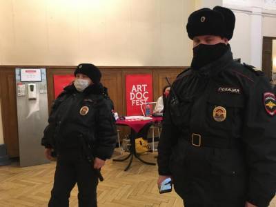 Александр Расторгуев - Роспотребнадзор опечатал залы Дома кино в Петербурге, в которых проходил «Артдокфест» – Учительская газета - ug.ru - Санкт-Петербург