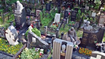 Вандалы осквернили колумбарий для урн на Ваганьковском кладбище - newinform.com