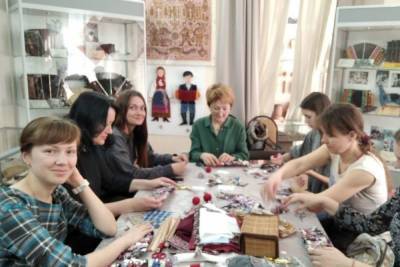 Татьяна Тарасова - В саратовском музее делали кукол, исцеляющих болезни - saratov.mk.ru - Саратов