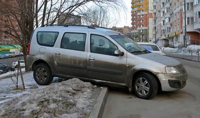 В администрации Петрозаводска рассказали, как наказать тех, кто паркуется на газонах - gubdaily.ru - Петрозаводск