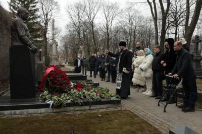 Вячеслав Макаров - В Петербурге почтили память бывшего председателя ЗакСа Вадима Тюльпанова - neva.today - Санкт-Петербург