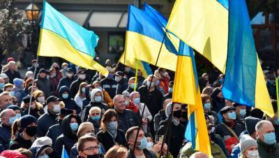 Владимир Зеленский - Украина ввела санкции против четырех стран - gazeta.ru - Киев - Швейцария - Эстония - Эмираты