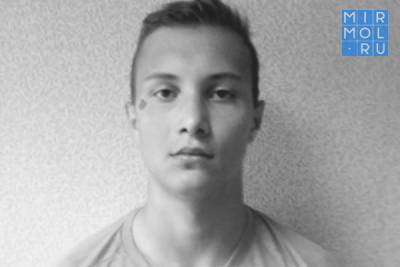 18-летний футболист Никита Сидоров умер во время матча - mirmol.ru