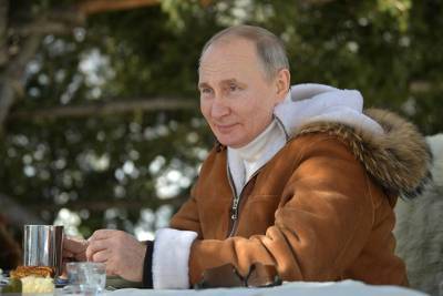 Владимир Путин - Россиянам предложили заказать копию охотничьего костюма Путина - vm.ru - Санкт-Петербург
