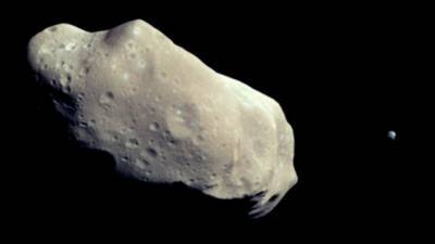 Брайан Мэй - Гитарист Queen написал научную работу о необычном астероиде - mir24.tv - Англия - Греция