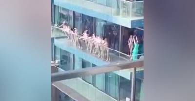 В Дубае толпа голых девушек вышла на балкон, вызвала возмущение и попала в полицию — видео - reendex.ru - Эмираты