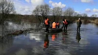 Новые подтопления возникли в нескольких российских регионах - 1tv.ru - Саратовская обл. - ЦФО - Тверь - Калужская обл. - Брянская обл. - Аткарск