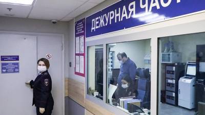 В Красноярске женщина разозлилась на шум и «заминировала» магазин - iz.ru - Красноярск