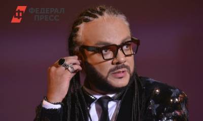 Ольга Бузова - Ксения Собчак - Филипп Киркоров - «Филипп, я стесняюсь»: Кирокров ущипнул Бузову во время награждения - fedpress.ru - Москва