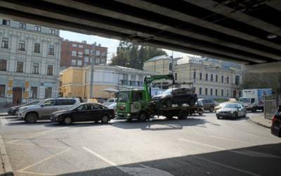 В Москве повысили тарифы на эвакуацию неправильно припаркованных машин - autostat.ru - Москва