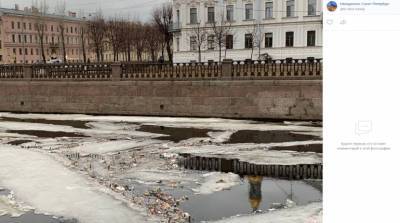 По Крюкову каналу плавают горы мусора - neva.today - Петербурга