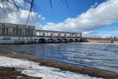 На Угличской ГЭС открыта водосливная плотина - yar.mk.ru