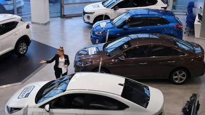 Продажи новых автомобилей в России в марте снизились на 6% - iz.ru