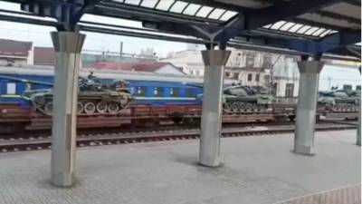 Денис Пушилин - Украина гонит на Донбасс новые эшелоны с танками - newdaynews.ru - Киев - ДНР - ЛНР