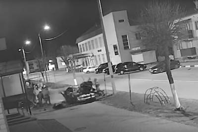 В Белоруссии водитель въехал в толпу из-за ссоры в кафе - lenta.ru - Бобруйск