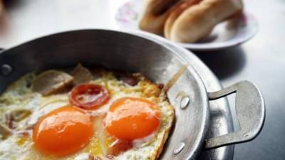 Михаил Гинзбург - Диетолог рассказал о вреде жареных яиц с колбасой - piter.tv