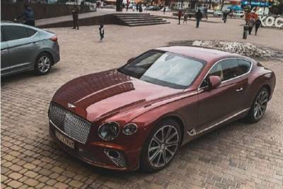В маленьком украинском райцентре засветился роскошный Bentley (ФОТО) - enovosty.com - Ровенская обл.