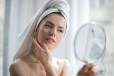 Врач-косметолог назвала пять процедур, важных для ухода за кожей весной - vm.ru