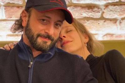Илья Авербух - Элизабет Арзамасова - «Как в ситкоме»: брат Авербуха рассказал о жизни с Арзамасовой в одном доме - skuke.net - Сочи