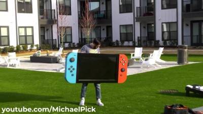 Блогер - Инженер-блогер создал огромную Nintendo Switch и подарил ее детской больнице - piter.tv