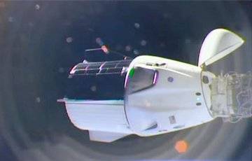 Виктор Гловер - Соичи Ногучи - Майкл Хопкинс - Шеннон Уокер - Корабль SpaceX с экипажем перелетел с одного порта орбитальной станции на другой - charter97.org - Киев