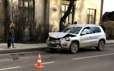 Нетрезвый франковский инспектор по парковкам устроил ДТП - СМИ - korrespondent.net - Ивано-Франковск