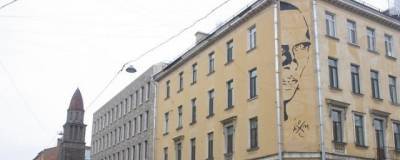 В Петербурге через суд требуют закрасить граффити с Даниилом Хармсом - runews24.ru - Санкт-Петербург - Дзержинск - район Центральный