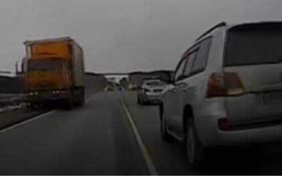 Полиция поймала пьяного «гонщика»-рецидивиста на Toyota Land Cruiser (видео) - zr.ru - Красноярский край
