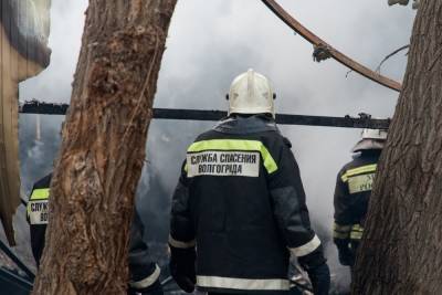 Под Волгоградом сгорел частный дом, погибли женщина с 14-летним сыном - volg.mk.ru - Волгоград - Волгоградская обл.