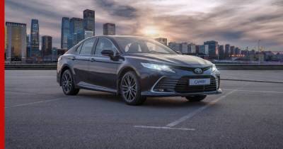 Новую Toyota Camry начали продавать в России, у нее обновленные двигатели и медиасистема - profile.ru - Санкт-Петербург