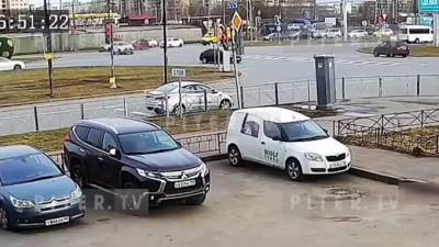 На видео попал момент ДТП на перекрёстке Витебского и Орджоникидзе - piter.tv - Санкт-Петербург - Тула