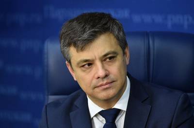Дмитрий Морозов - Морозов: необходимо стремиться к тому, чтобы медик дежурил в каждой школе - pnp.ru