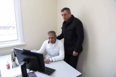 Валерий Лимаренко - Лимаренко торжественно открыл сельскую амбулаторию - sakhalin.info - Холмск