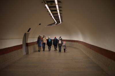 На станциях метро в центре Петербурга заменят светильники - neva.today - Санкт-Петербург