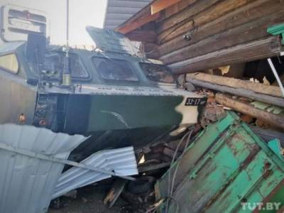ЧП в Беларуси: в дом врезался ракетный комплекс «Точка-У» (ФОТО) - enovosty.com - Минск - Слуцк - район Осиповичский