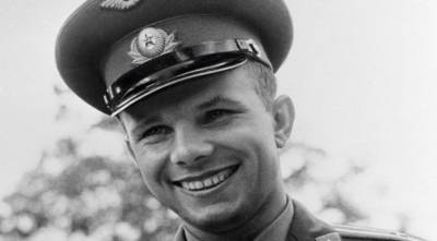 Юрий Гагарин - Олег Новицкий - Петр Дубров - Портрет Юрия Гагарина украсил космическую ракету «Союз», которая готова отправиться в полет – Учительская газета - ug.ru