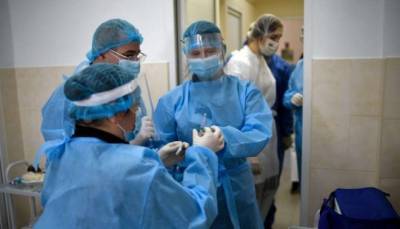 В Украине от коронавируса привиты 300 тысяч человек - lenta.ua - Украина