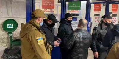Андрей Павловский - Люди массово пытаются попасть в метро Киева по поддельным спецпропускам – как отличить фальшивку, видео - ТЕЛЕГРАФ - telegraf.com.ua - Киев