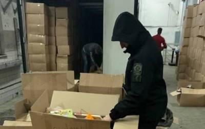 В Украину пытались ввезти крупную партию контрабандной одежды - korrespondent.net - Украина - Польша - Львовская обл.