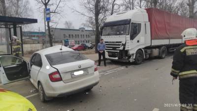 Виновником ДТП на Московском шоссе в Твери, где водитель легковушки получил тяжелые травмы, стал водитель грузовика - afanasy.biz - Тверь