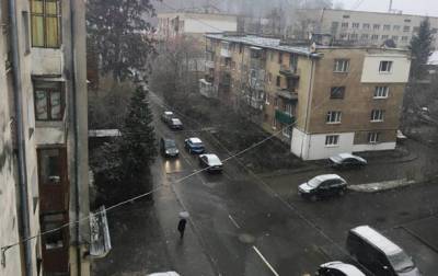 Во Львове падает апрельский снег - korrespondent.net - Львов