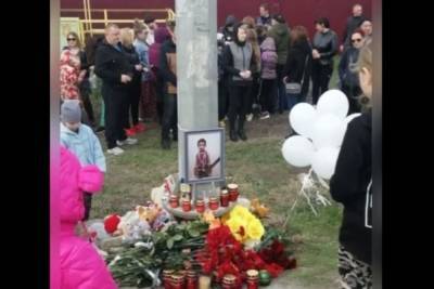 Вениамин Кондратьев - На месте гибели 8-летнего мальчика под Краснодаром обустроили стихийный мемориал - kuban.mk.ru - Краснодар