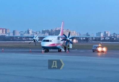 В аэропорту Киев экстренно сел самолет рейса Минск-Запорожье - facenews.ua - Киев - Минск - Запорожье