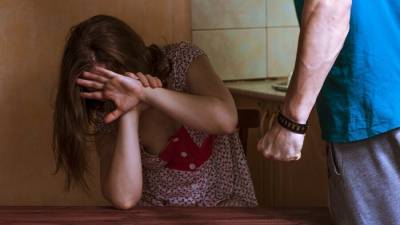 ВС РФ предложил защитить жертв домашнего насилия отменой частного обвинения в судах - m24.ru