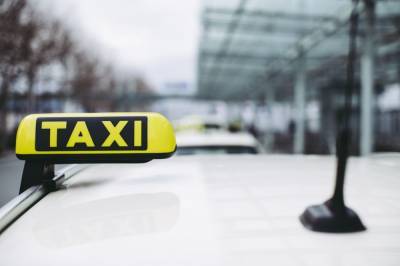 Выполнявший заказ таксист из Биробиджана лишился более 13 тысяч рублей - news.vse42.ru - Биробиджан