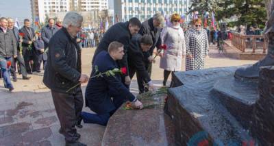 В Луганске отметили седьмую годовщину взятия здания СБУ. Как это было в 2014: ВИДЕО, ФОТО. - cxid.info - Луганская обл. - Донецк - ЛНР - Донбасс - Луганск